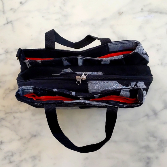 NWOT. Woman's corduroy bag with floral patchwork design. - Picture 4 of 6